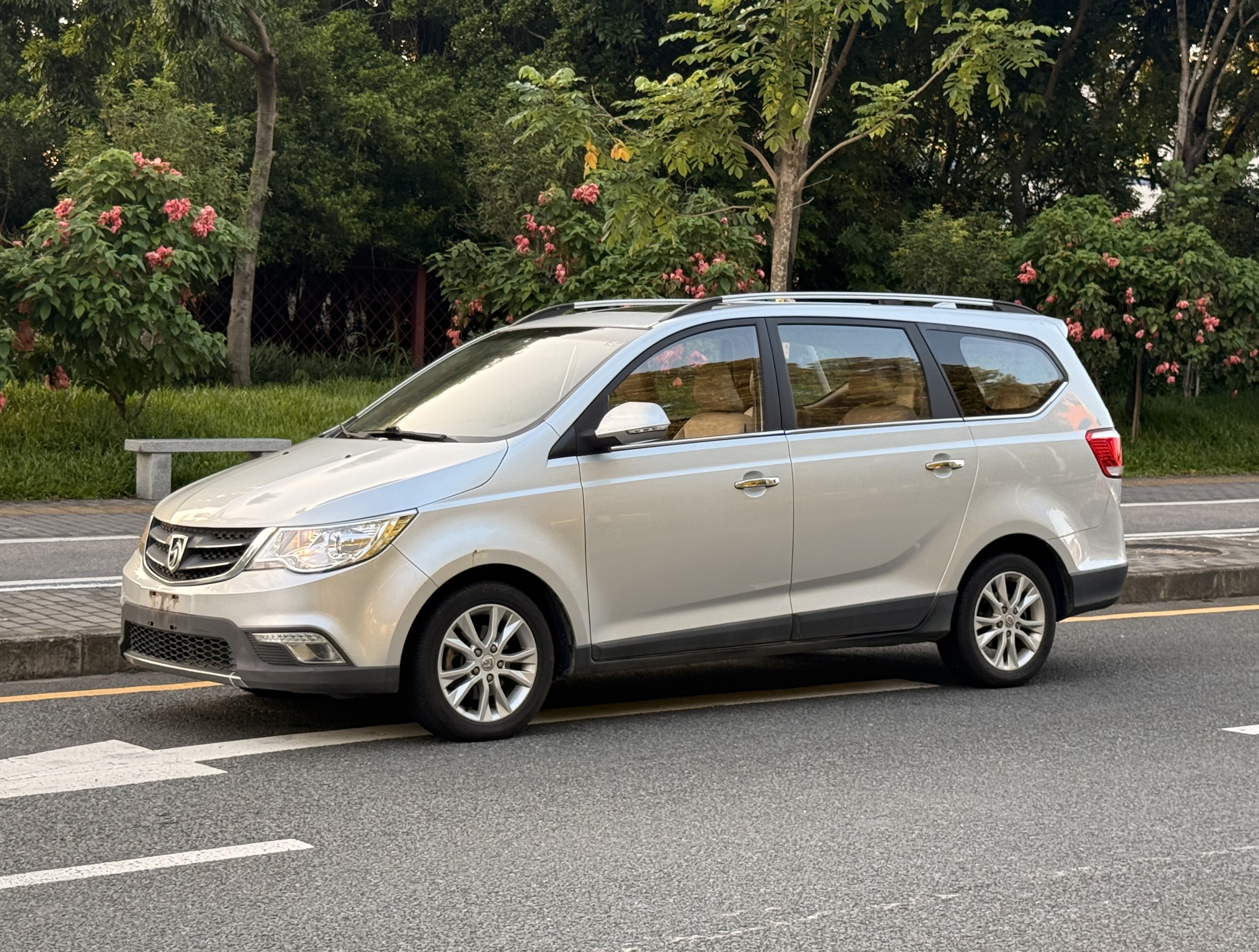 宝骏730 2014款 1.5L 手动豪华型 7座