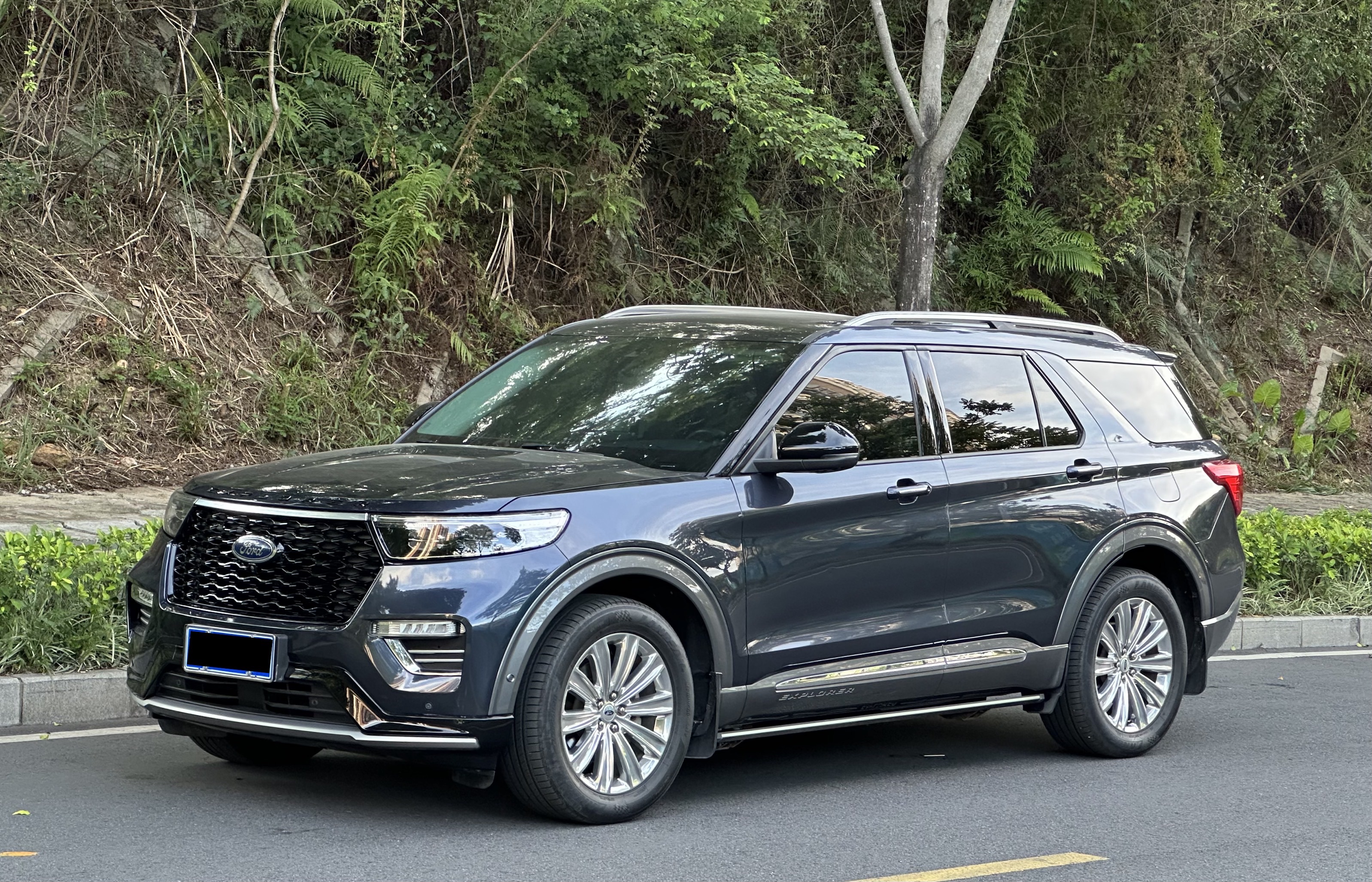 福特 探险者 2020款 EcoBoost 285 四驱钛金版 6座