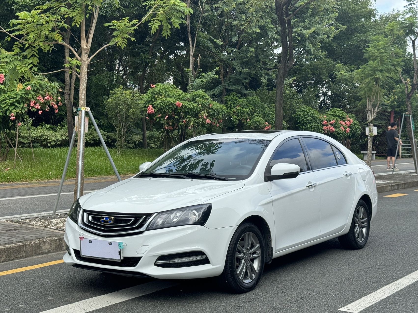 吉利汽车 帝豪 2017款 三厢百万款 1.5L CVT豪华型