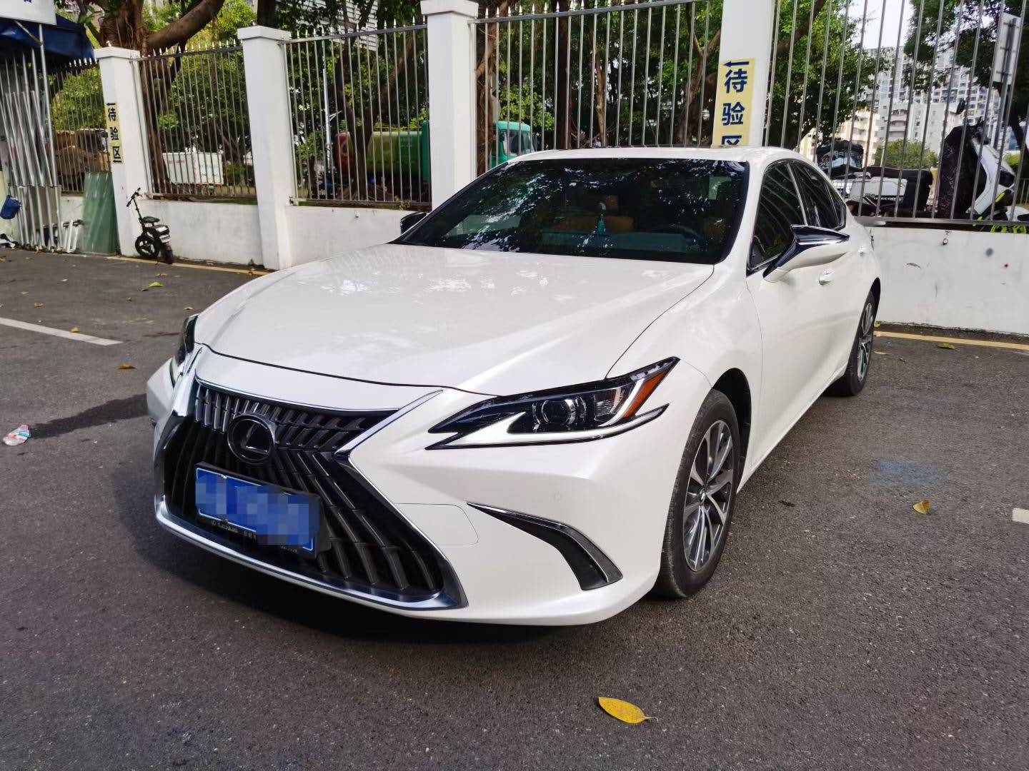 雷克萨斯ES 2023款 200 卓越版