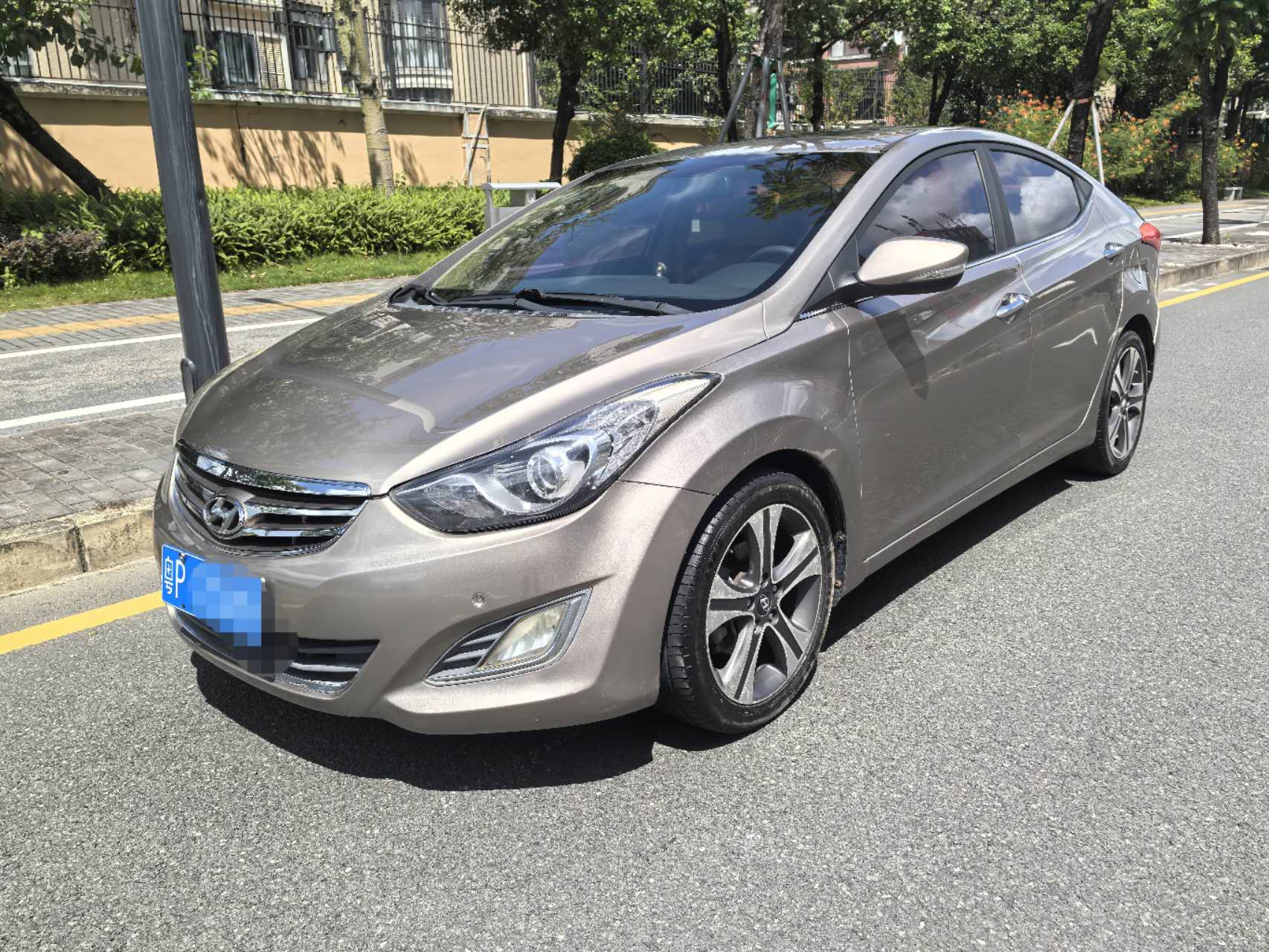 现代 朗动 2012款 1.8L 自动尊贵型