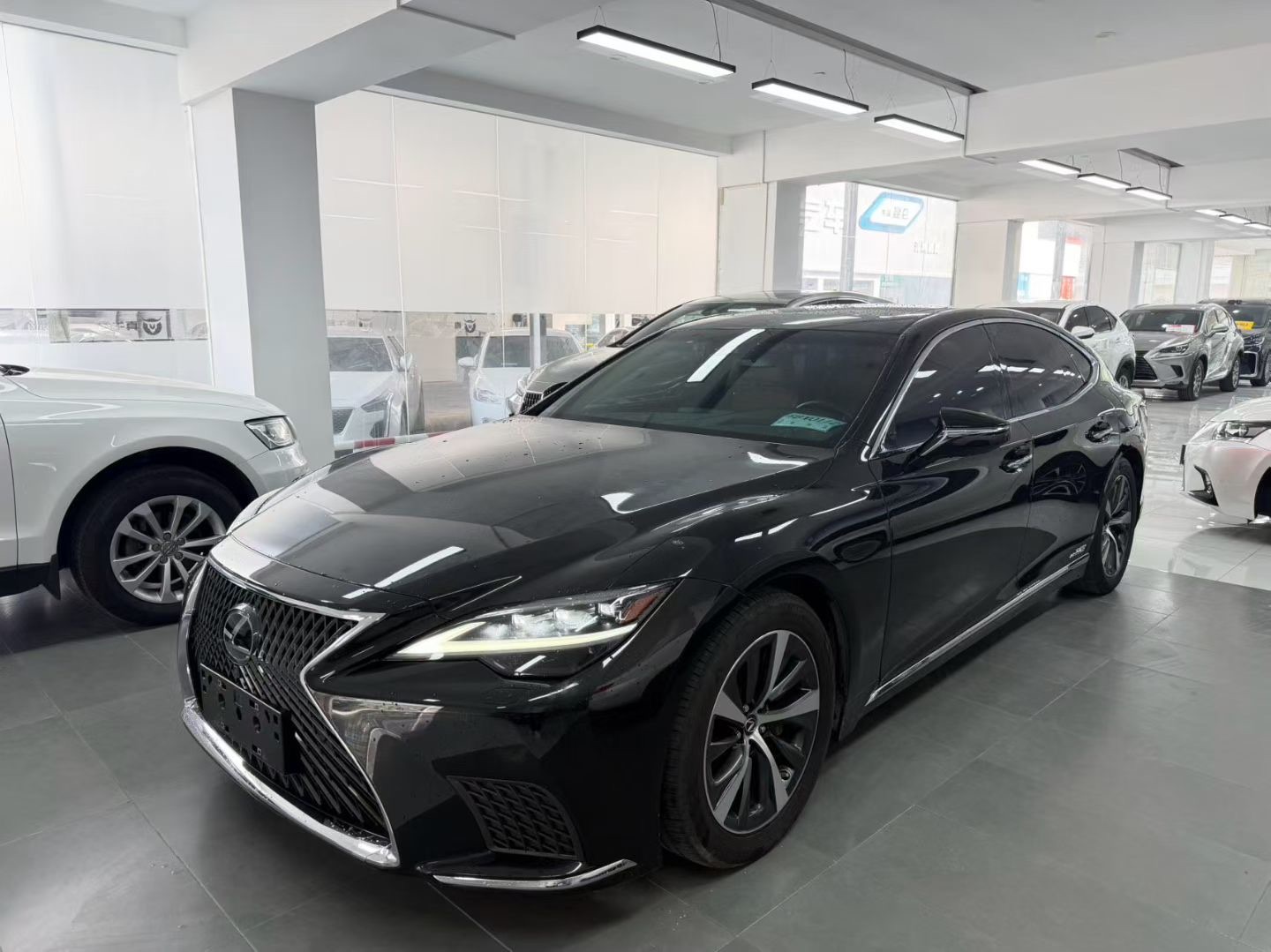 雷克萨斯LS 2021款 500h 臻越版