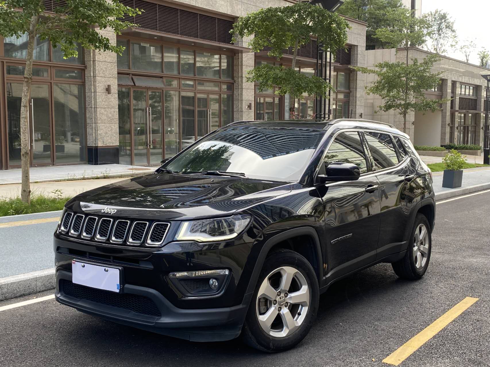 Jeep 指南者 2020款 220T 自动精英版