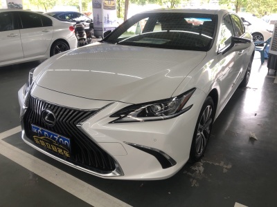 雷克萨斯ES 2021款 200 卓越版