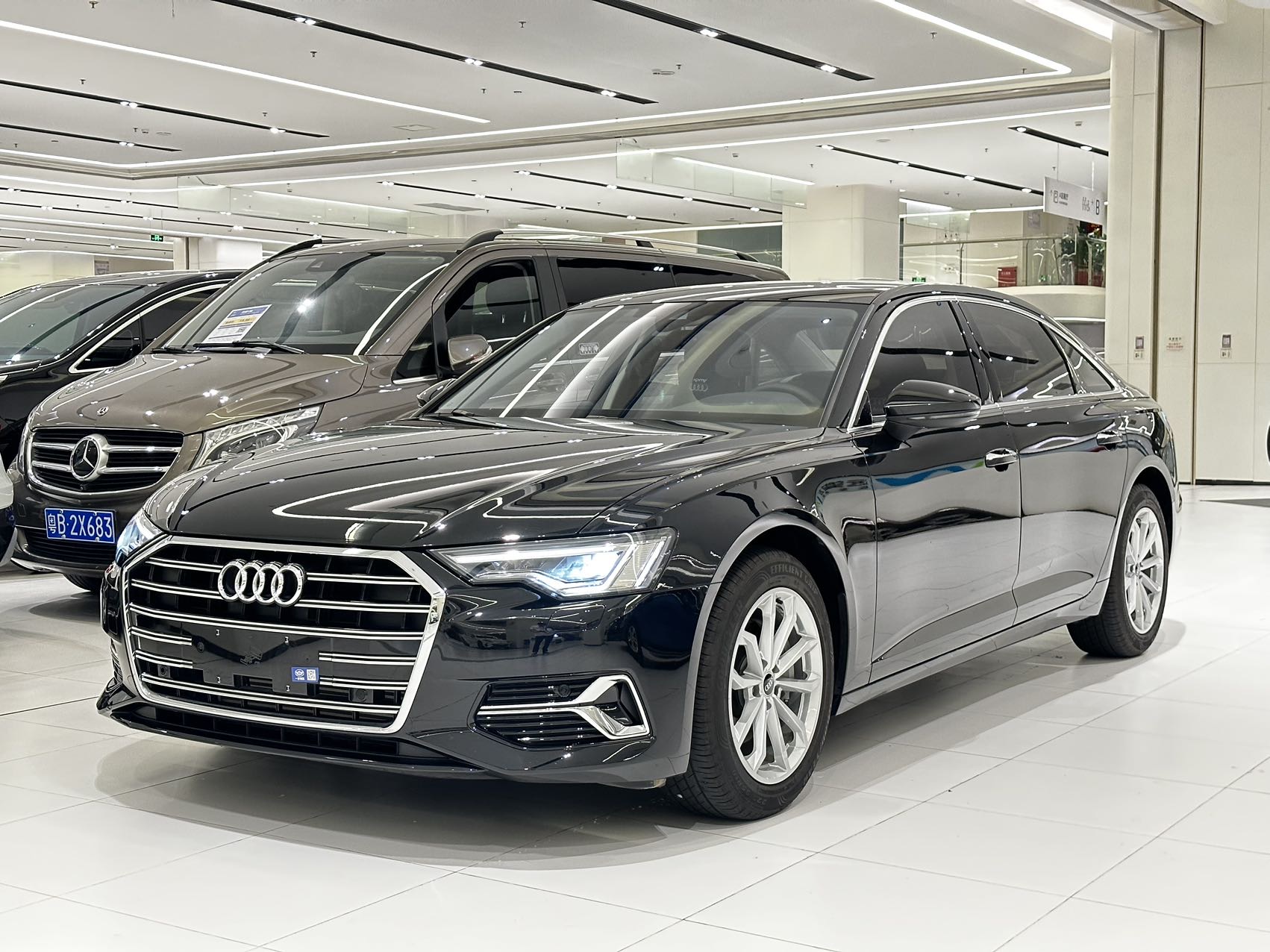 奥迪A6L 2023款 改款 45 TFSI quattro 臻选动感型