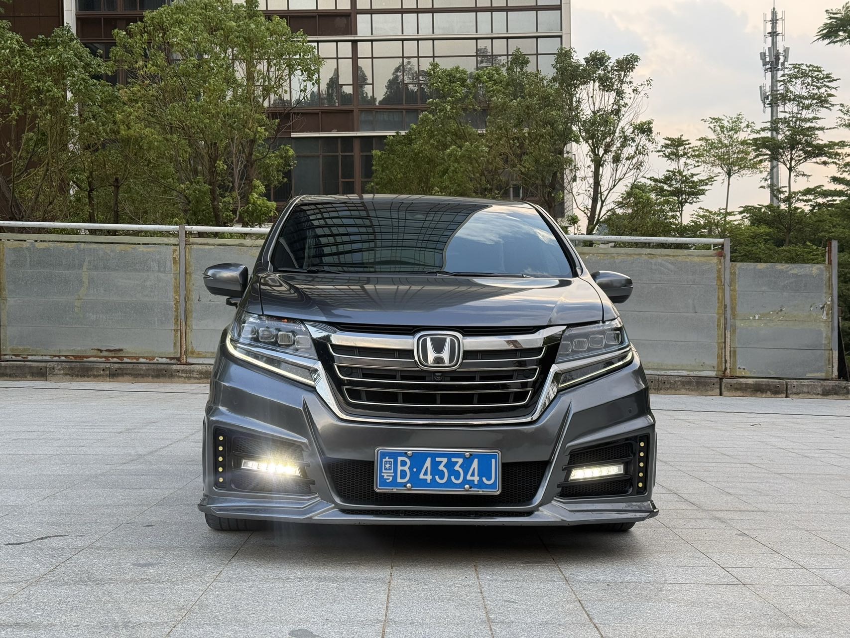 本田 艾力绅 2019款 2.0L 混动至尊版