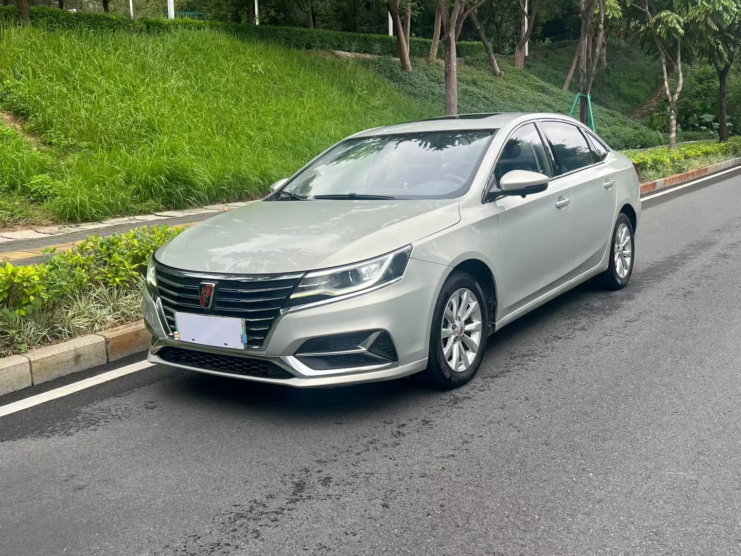 荣威ei6 2017款 45T 混动互联智享版