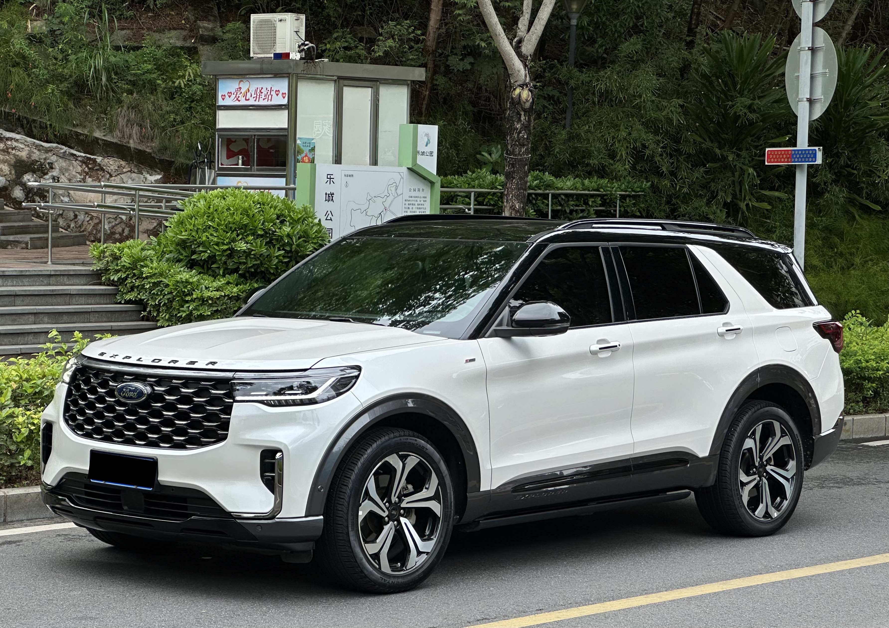 福特 探险者 2023款 EcoBoost 285 四驱ST-LINE 6座