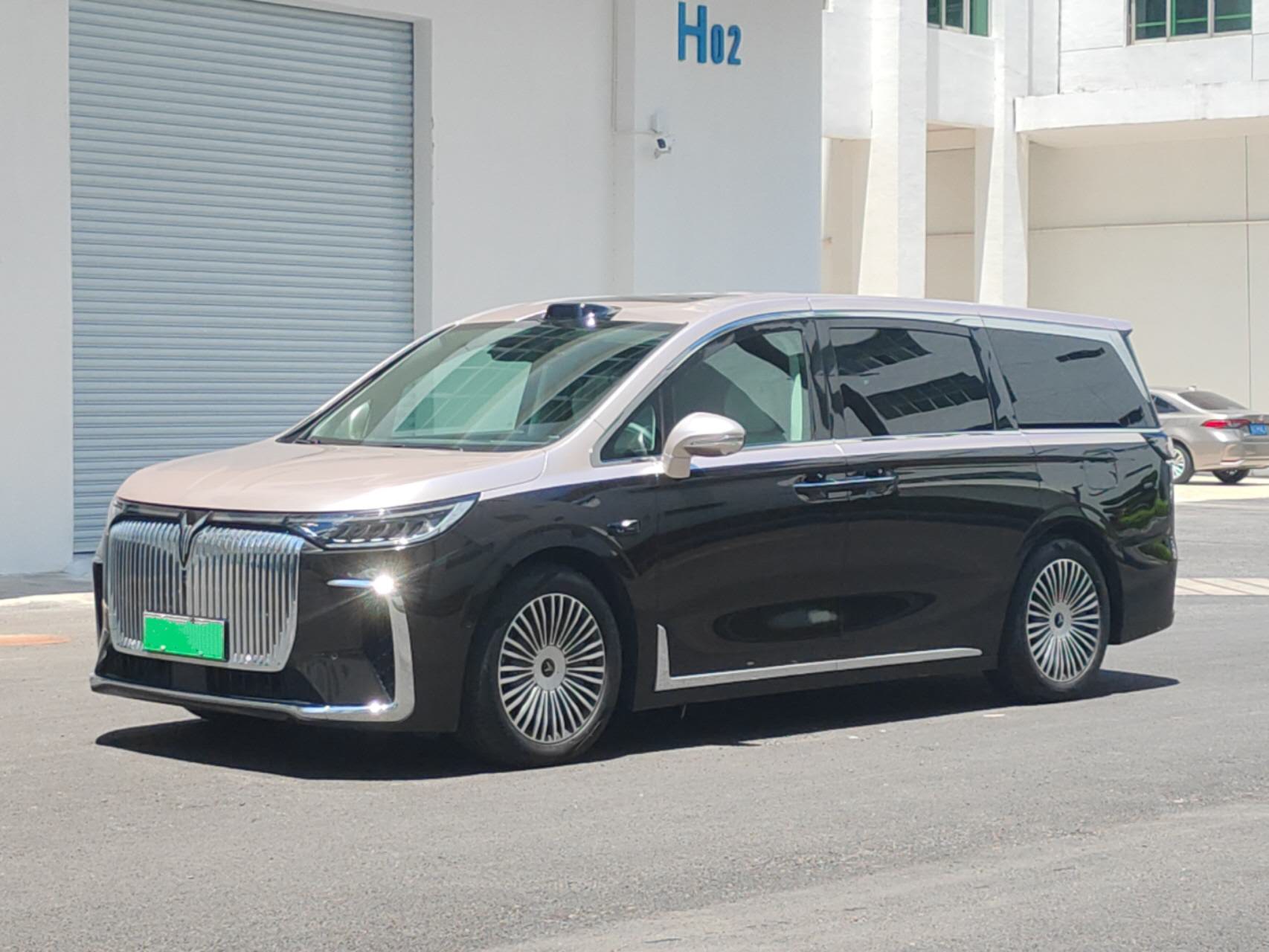岚图汽车 岚图梦想家 2025款 PHEV 四驱旗舰乾崑版
