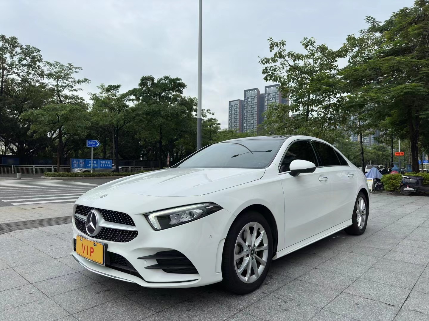 奔驰A级 2021款 A 200 L 运动轿车动感型