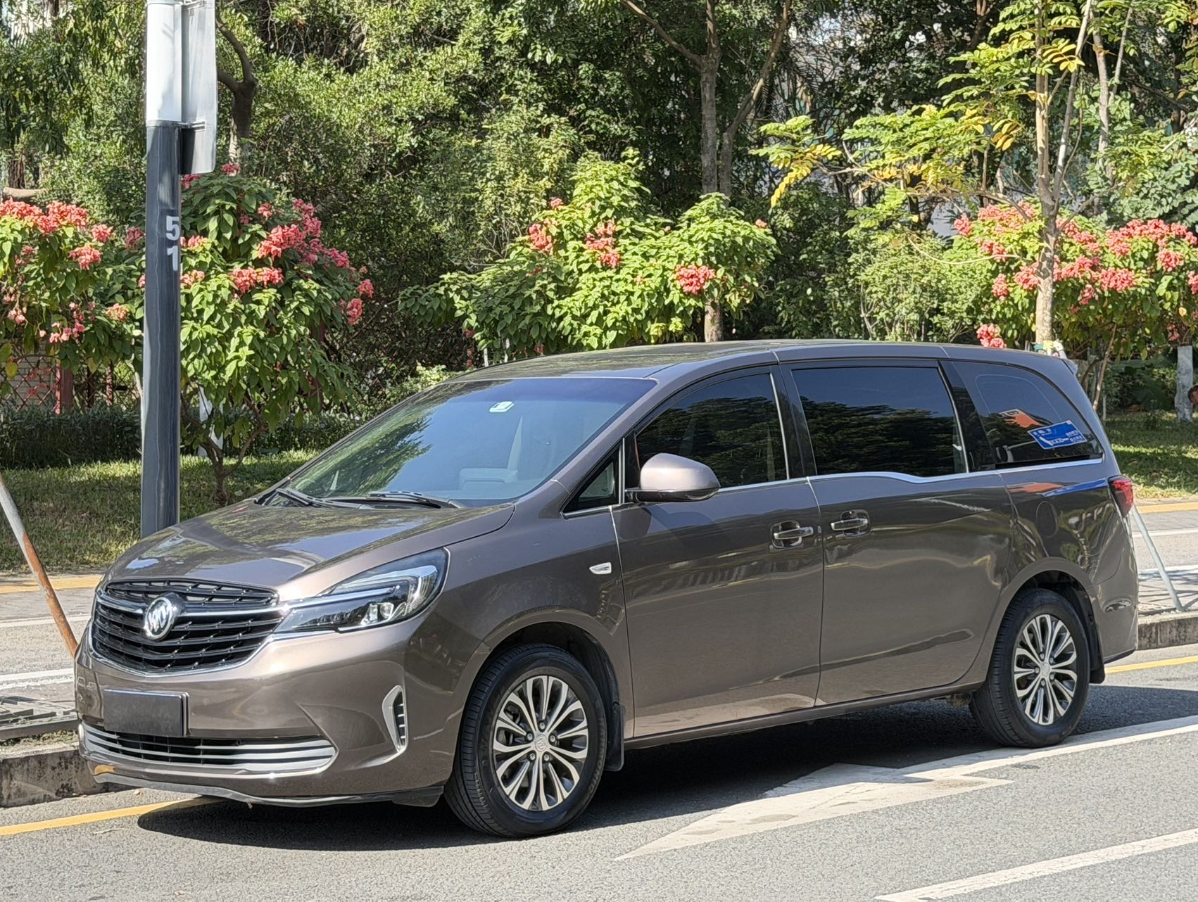 别克GL8 2022款 陆上公务舱 652T 舒适型