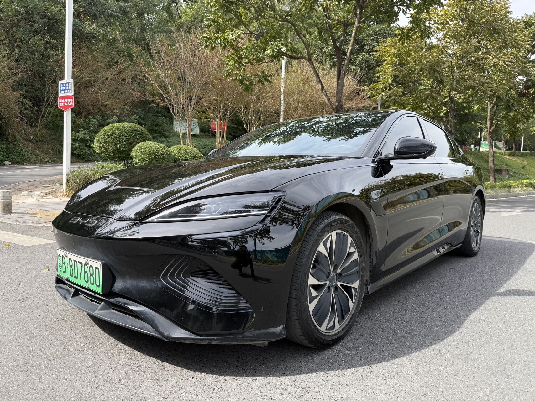 比亚迪 海豹 2022款 550km 标准续航后驱版尊贵型