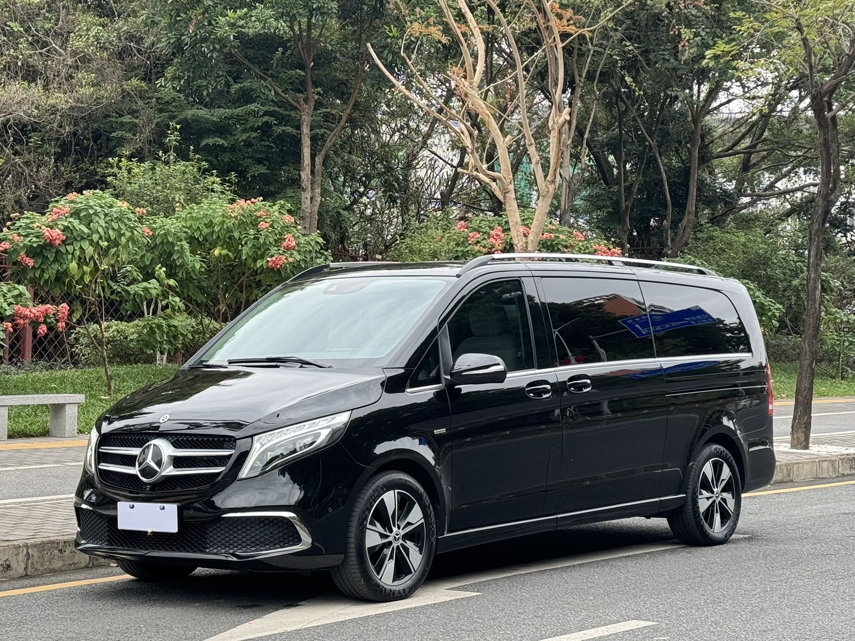 奔驰V级 2021款 V 260 L 长轴距尊贵版