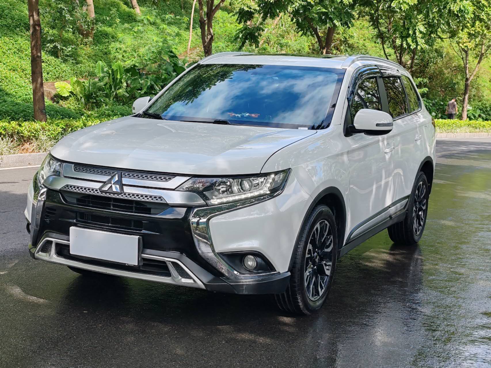 三菱 欧蓝德 2020款 2.0L 两驱畅享版 5座